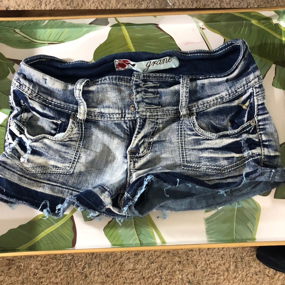 Booty blue jean shorts!